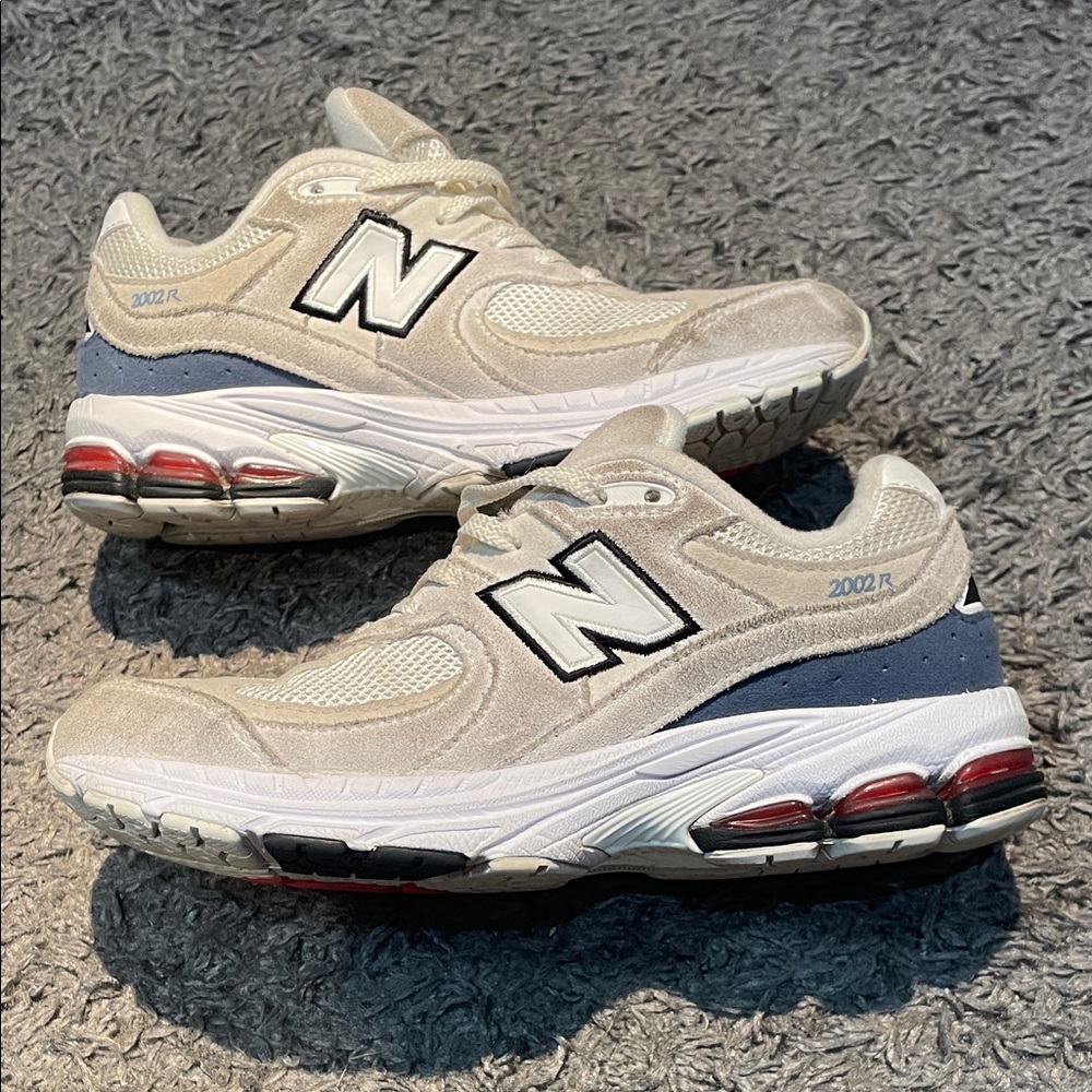 New balance 2002r